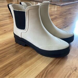 J. Crew Cream and Black Winter Chelsea Boots
